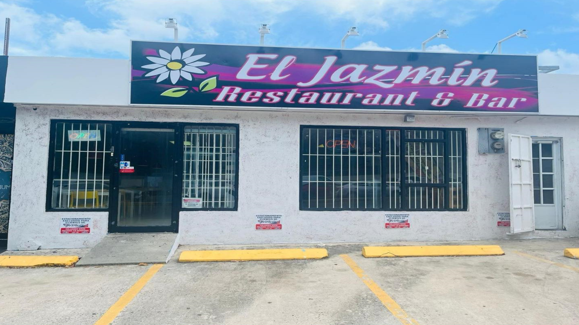 El Jazmín Restaurant & Bar